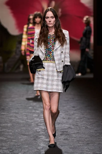 Look 14